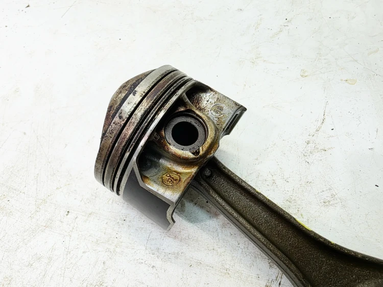 TŁOK + KORBOWÓD AUDI A6 C7 A7 Q5 A8 D4 3.0 TFSI CRE 06EDC 84.445 R6EH LEWY