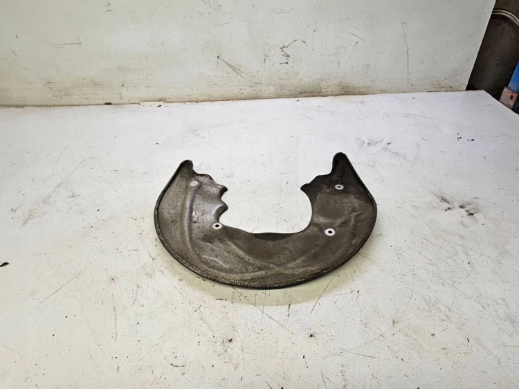 OSŁONA TARCZY PRAWY PRZÓD AUDI A4 B9 A5 8W0615312E