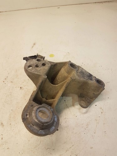 ŁAPA PODUSZKI SILNIKA PRAWA AUDI A4 B7 8E0199352F