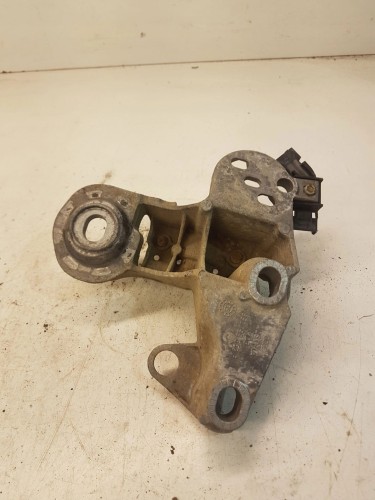 ŁAPA PODUSZKI SILNIKA PRAWA AUDI A4 B7 8E0199352F