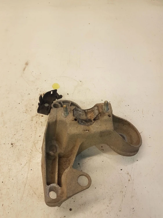 ŁAPA PODUSZKI SILNIKA PRAWA AUDI A4 B7 8E0199352F