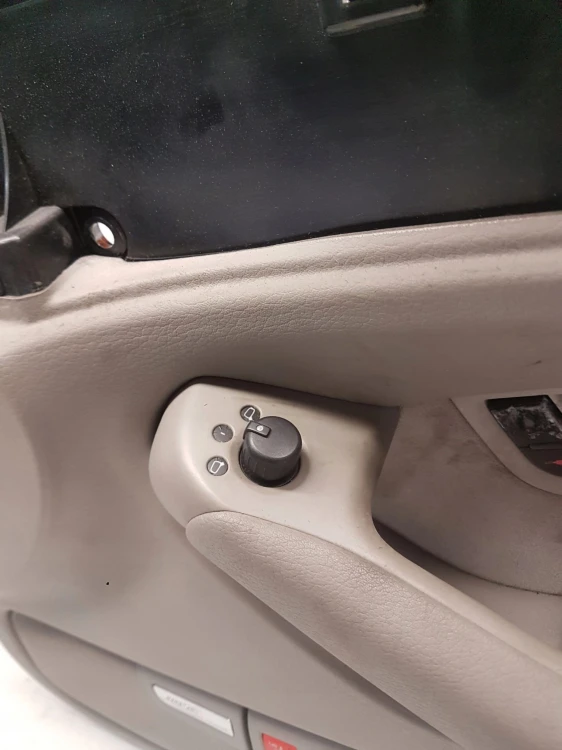BOCZEK DRZWI PRAWY PRZÓD AUDI A8 D3 LIFT 4E0868016