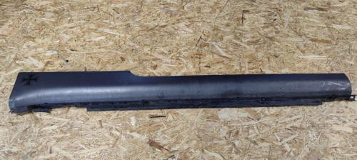 LISTWA PROGOWA PRAWA AUDI A4 B6 B7 8H0853860
