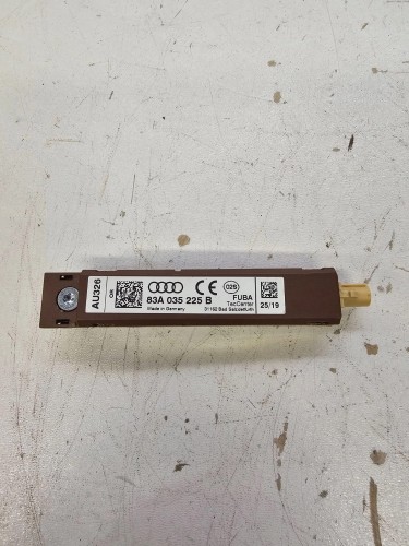 WZMACNIACZ ANTENOWY AUDI Q3 F3 83A035225B