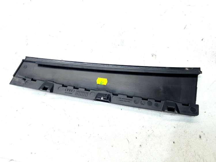 NAKŁADKA OSŁONA SŁUPKA DRZWI LEWY TYŁ AUDI Q4 E-TRON 89A839901A