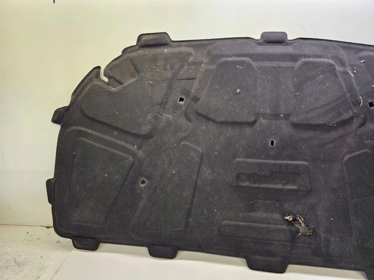 WYGŁUSZENIE MASKI AUDI A5 8T 8T0863825