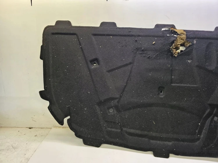 WYGŁUSZENIE MASKI AUDI A5 8T 8T0863825