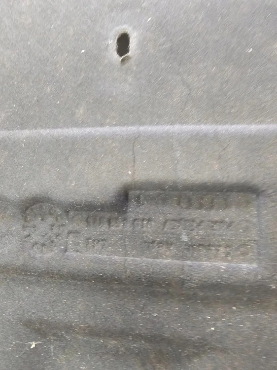 WYGŁUSZENIE MASKI AUDI A5 8T 8T0863825
