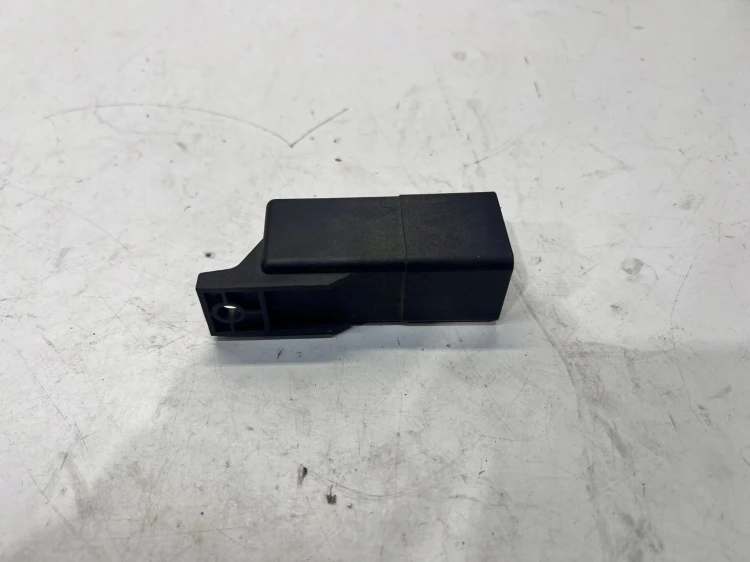 PRZEKAŹNIK ŚWIEC ŻAROWYCH AUDI VW SEAT 51799026