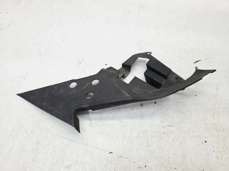 LISTWA GÓRNA REFLEKTORA NAKŁADKA PRAWY PRZÓD AUDI A6 C8 4K0805286