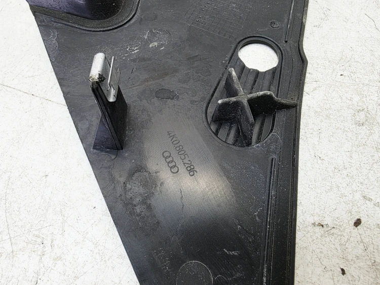 LISTWA GÓRNA REFLEKTORA NAKŁADKA PRAWY PRZÓD AUDI A6 C8 4K0805286