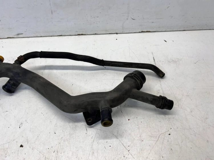 RURA PRZEWÓD WODY AUDI A6 C6 2.4 3.2 06E121045E