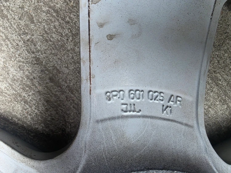 FELGI FELGA KOMPLET VW SKODA AUDI A3 A4 A6 7.5J R17 ET56 8P0601025AR 13/26