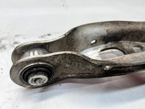WAHACZ DRĄŻEK LEWY PRAWY TYŁ AUDI A4 B9 8W0505311E