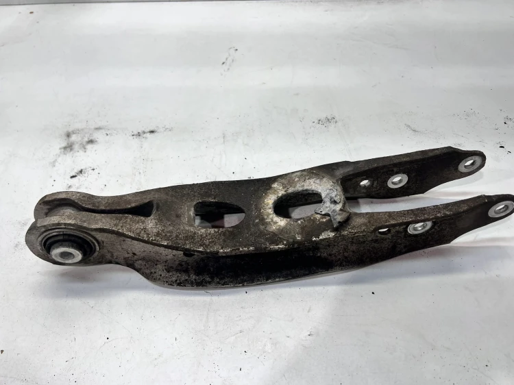 WAHACZ DRĄŻEK LEWY PRAWY TYŁ AUDI A4 B9 8W0505311E