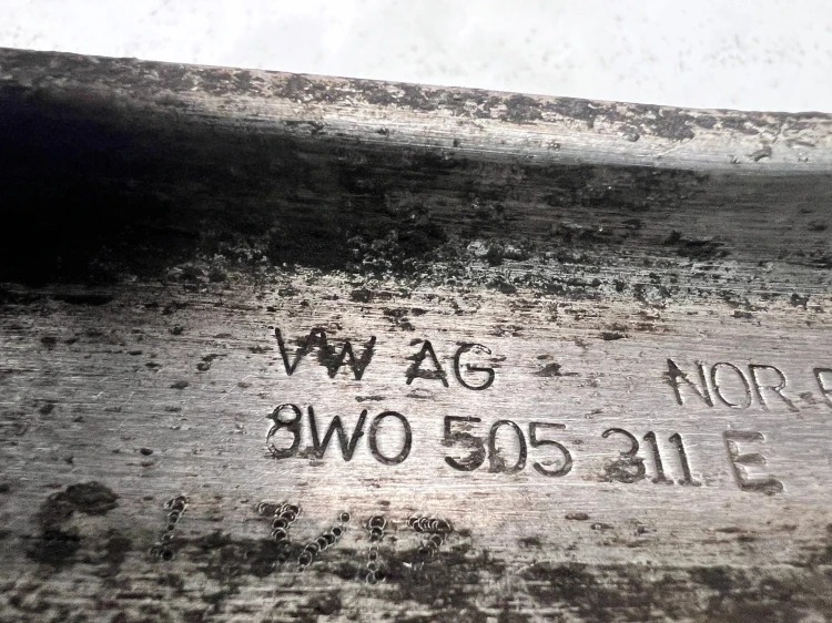 WAHACZ DRĄŻEK LEWY PRAWY TYŁ AUDI A4 B9 8W0505311E