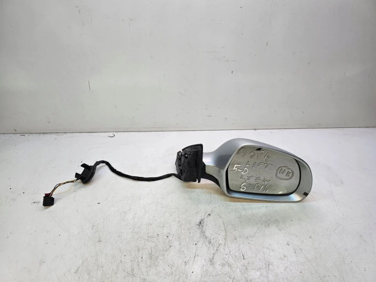 LUSTERKO PRAWY PRZÓD AUDI A3 8P LIFT LX7W 6PIN UK 8P4