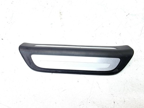 LISTWA PROGOWA WEWNĘTRZNA PRAWY TYŁ AUDI Q3 8U 8U0853376A