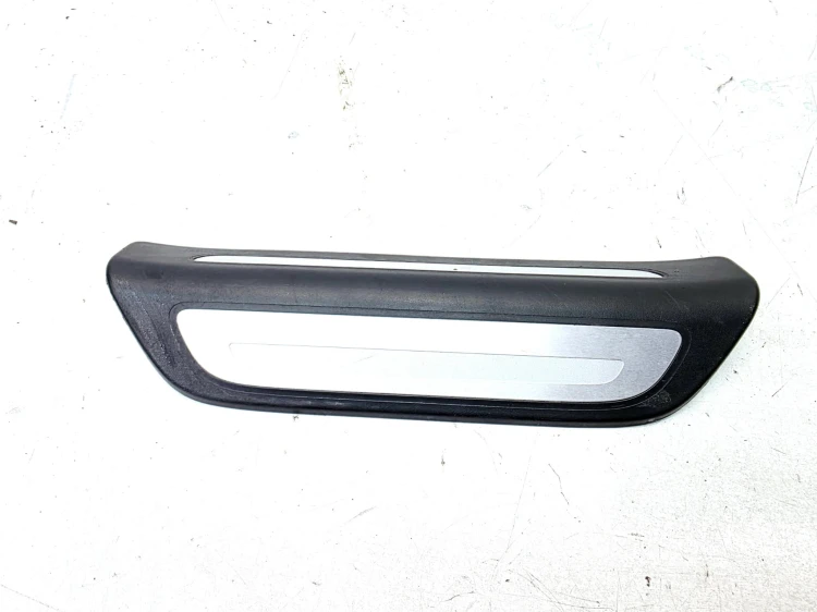 LISTWA PROGOWA WEWNĘTRZNA PRAWY TYŁ AUDI Q3 8U 8U0853376A