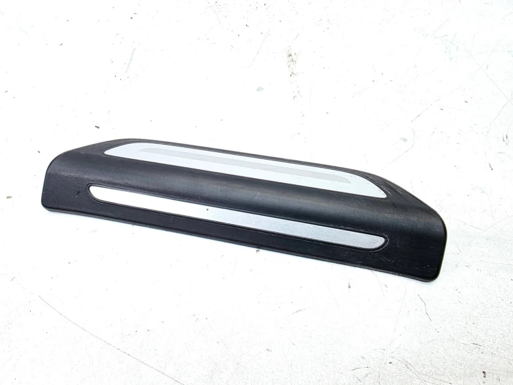 LISTWA PROGOWA WEWNĘTRZNA PRAWY TYŁ AUDI Q3 8U 8U0853376A