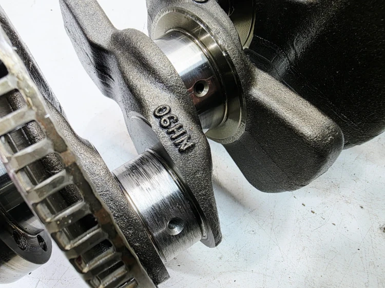 WAŁ KORBOWY AUDI VOLKSWAGEN SEAT SKODA 2.0 TFSI TSI CCZ 06HN 3/26 ZATARTY