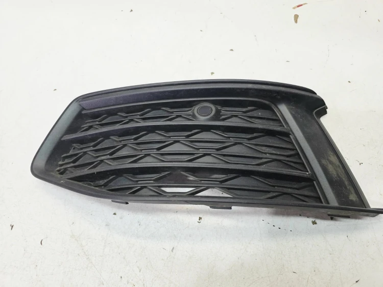 KRATKA ATRAPA ZAŚLEPKA ZDERZAKA LEWA AUDI A6 C8 4K0807681
