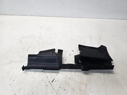 KIEROWNICA POWIETRZA PRAWA AUDI A3 8P 8P0121284E