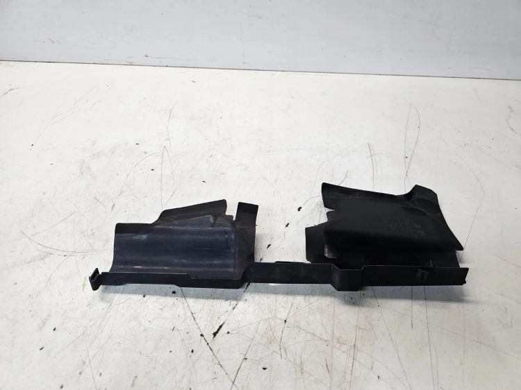KIEROWNICA POWIETRZA PRAWA AUDI A3 8P 8P0121284E