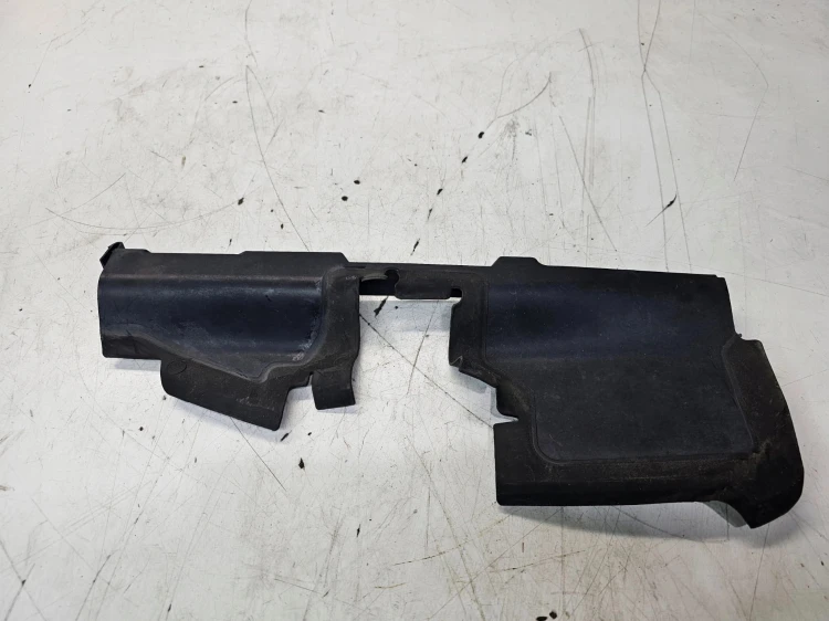 KIEROWNICA POWIETRZA PRAWA AUDI A3 8P 8P0121284E
