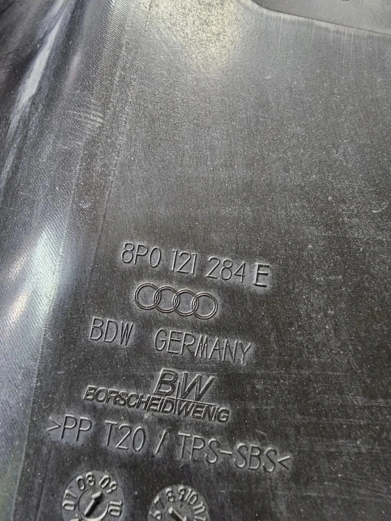 KIEROWNICA POWIETRZA PRAWA AUDI A3 8P 8P0121284E