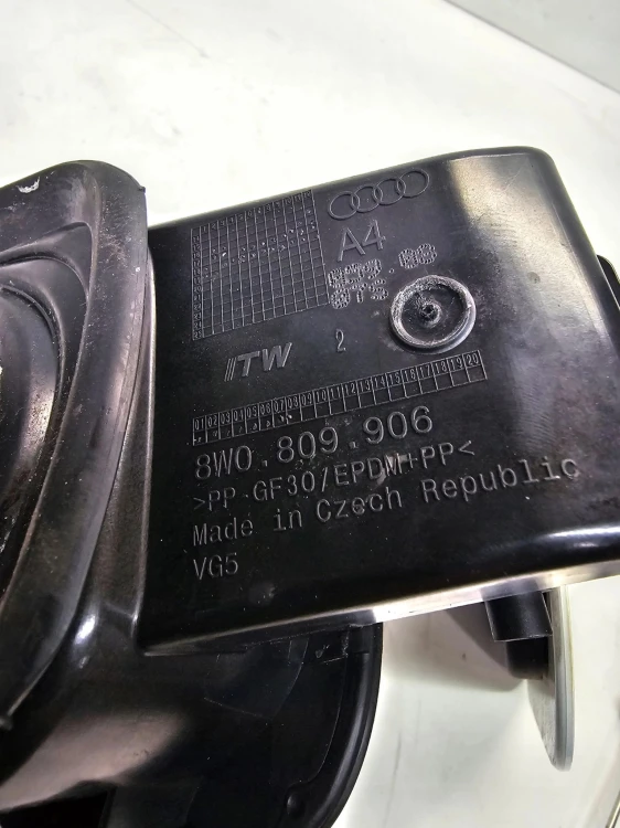 KLAPKA WLEWU PALIWA AUDI A4 B9 8W0809906 LS9R