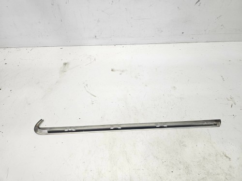 LISTWA KAROSERYJNA CHROM SZYBY PRAWY TYŁ AUDI A4 B7 AVANT 8E9853346C