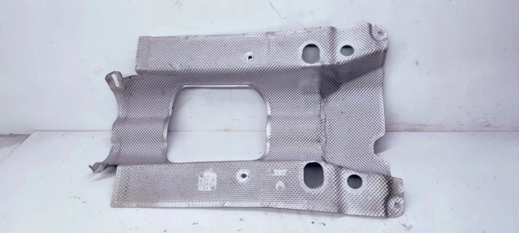 OSŁONA TERMICZNA WYDECHU AUDI A8 D4 4H4825671 E F