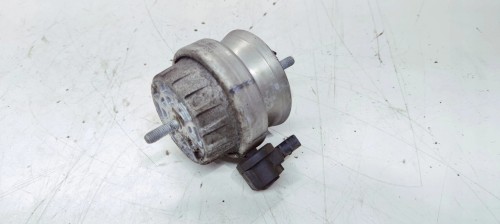 PODUSZKA ŁAPA SILNIKA PRAWA AUDI A6 C6 4F0199382D
