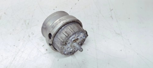 PODUSZKA ŁAPA SILNIKA PRAWA AUDI A6 C6 4F0199382D
