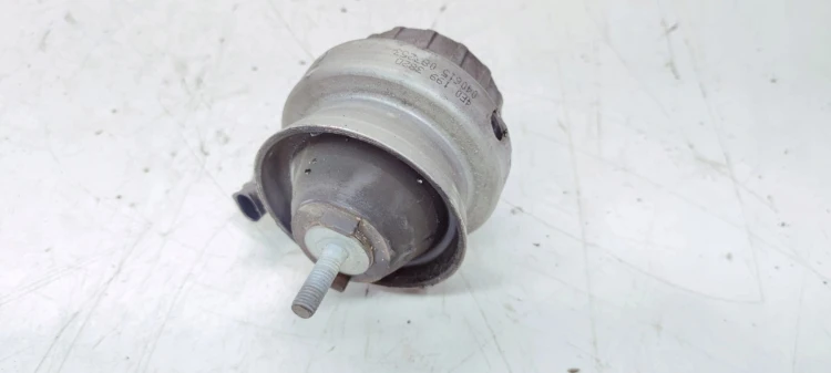 PODUSZKA ŁAPA SILNIKA PRAWA AUDI A6 C6 4F0199382D