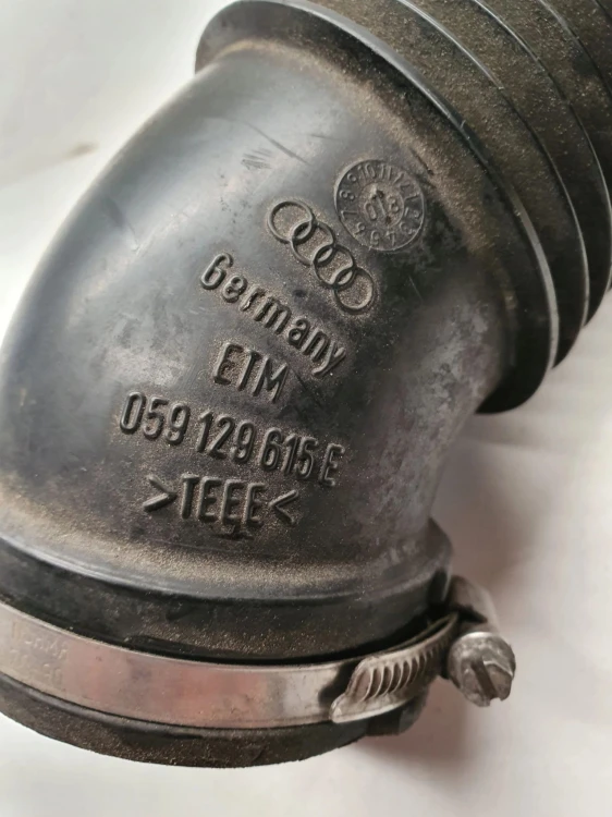 RURA SSĄCA POWIETRZA AUDI A4 B8 A5 Q5 059129615E