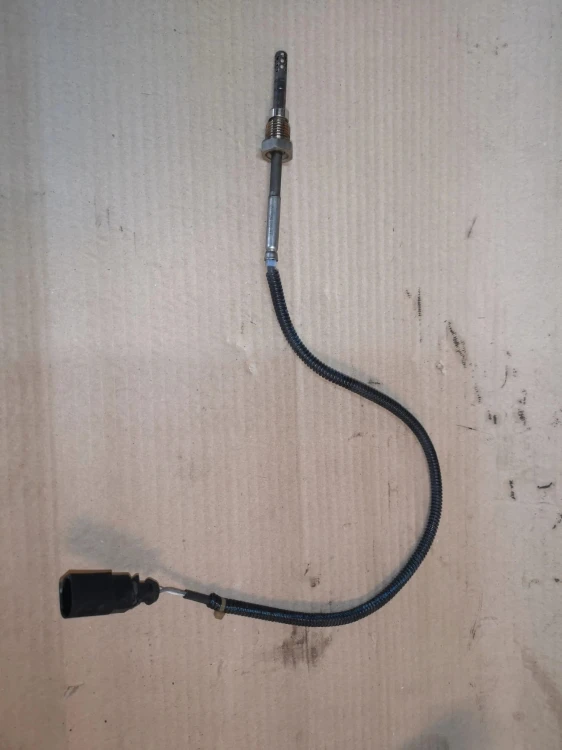 CZUJNIK TEMPERATURY SPALIN AUDI A4 A5 059906088AK