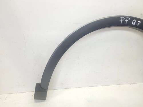 LISTWA Z BŁOTNIKA NAKŁADKA PRAWY PRZÓD AUDI Q3 8U 8U0853718A SZARA