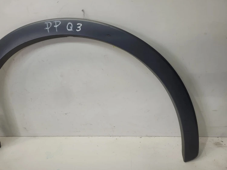 LISTWA Z BŁOTNIKA NAKŁADKA PRAWY PRZÓD AUDI Q3 8U 8U0853718A SZARA