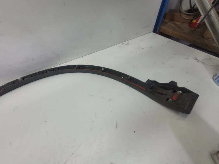 LISTWA Z BŁOTNIKA NAKŁADKA PRAWY PRZÓD AUDI Q3 8U 8U0853718A SZARA