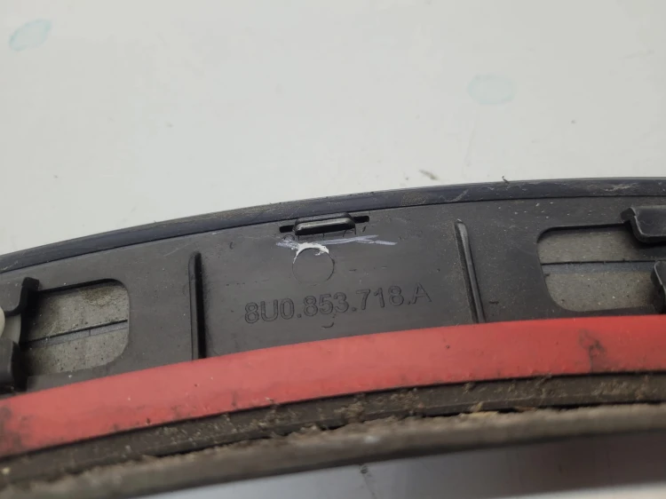 LISTWA Z BŁOTNIKA NAKŁADKA PRAWY PRZÓD AUDI Q3 8U 8U0853718A SZARA