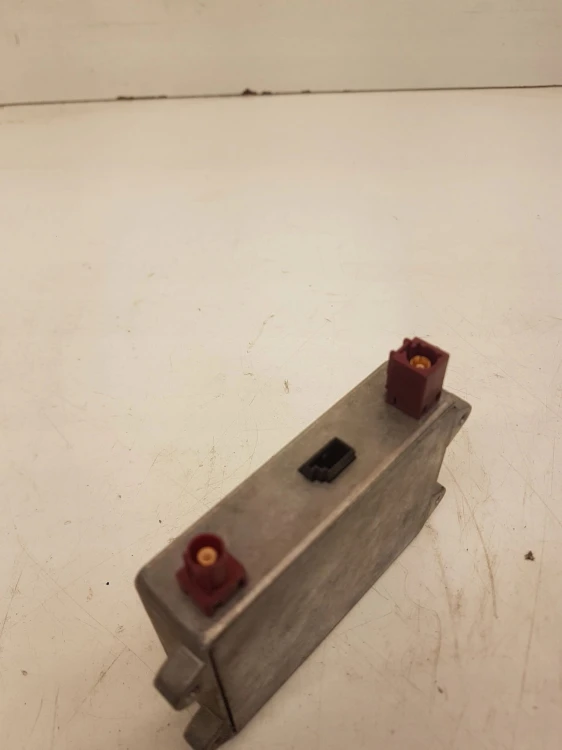 WZMACNIACZ ANTENY AUDI A4 B7 A6 C6 8E0035456