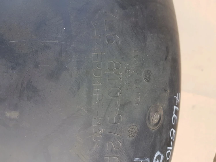 NADKOLE PRAWY TYŁ AUDI Q7 4L 7L6810972A PLASTIKOWE