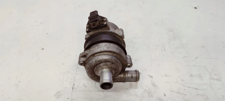 POMPA OBIEGU WODY ZAWÓR AUDI A4 A5 Q7 4M0965567A