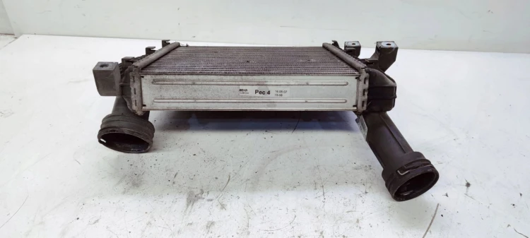 CHŁODNICA INTERCOOLER PRAWY AUDI Q7 4L 7L6145804