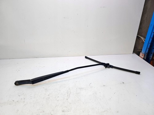 RAMIĘ WYCIERACZKI PRAWE AUDI A3 8P 8P1955410D