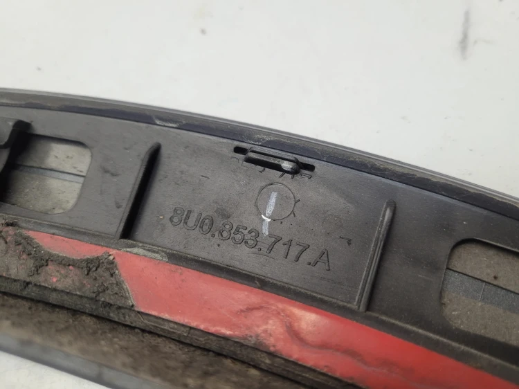 LISTWA Z BŁOTNIKA NAKŁADKA LEWY PRZÓD AUDI Q3 8U 8U0853717A SZARA