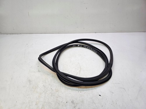 USZCZELKA SZYBERDACHU AUDI A4 B9 AVANT 8W9877459