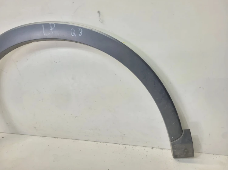 LISTWA Z BŁOTNIKA NAKŁADKA LEWY PRZÓD AUDI Q3 8U 8U0853717A SZARA